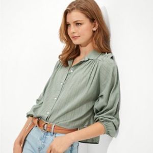 EUC American Eagle- Balloon Sleeve Button Up - M length is 20 inches